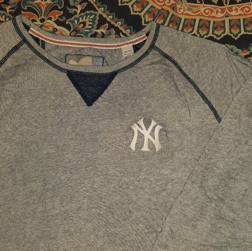 Tommy Bahama Yankees light weight sweatshirt